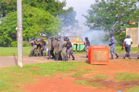 La Révolte des Orang Laut, Une Expédition Punitive Contre le Commerce de l'Épice et la Suprématie de Srivijaya